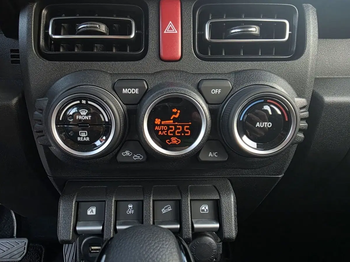 Suzuki Jimny nuova a Pistoia (15)