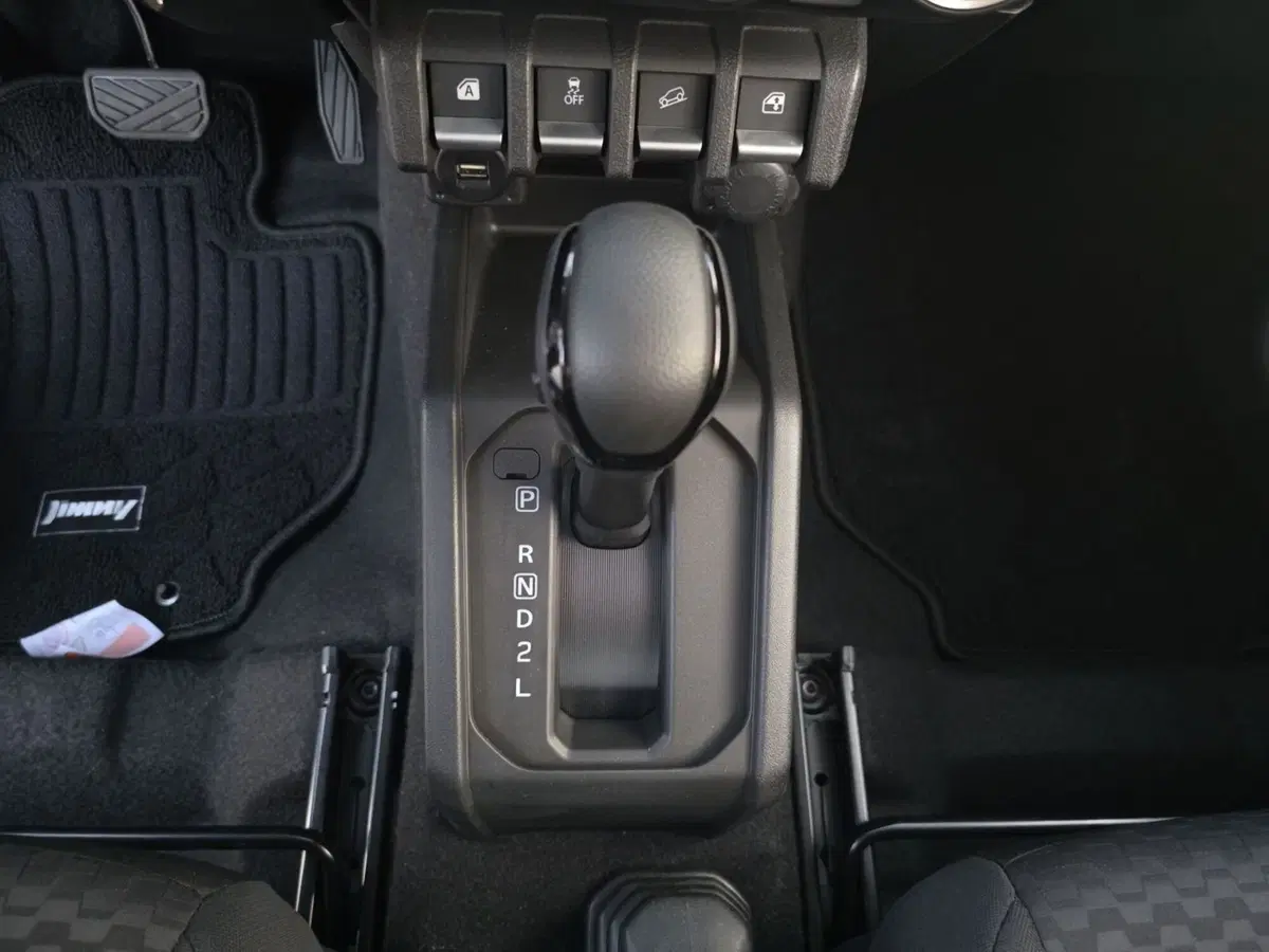 Suzuki Jimny nuova a Pistoia (16)