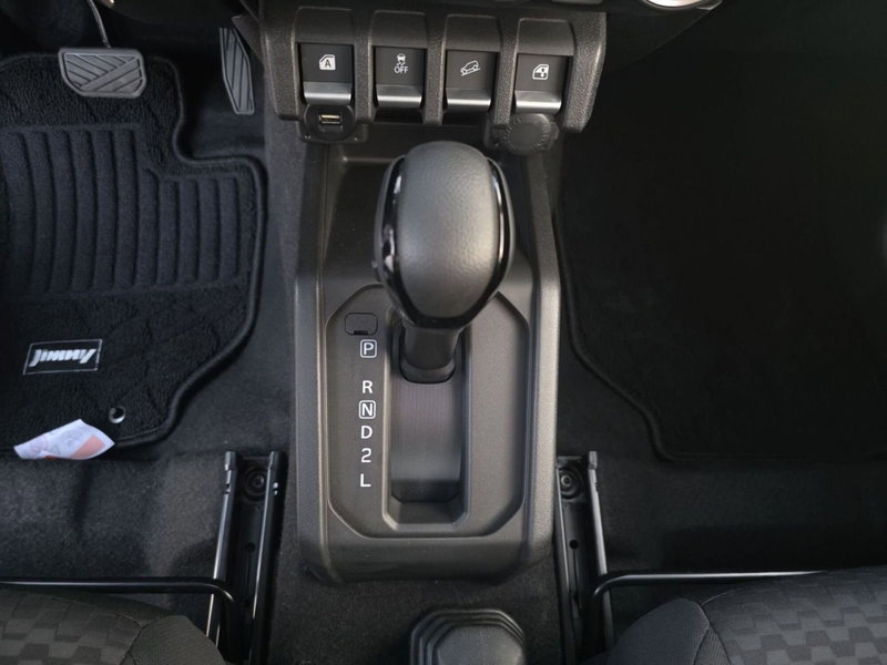 Suzuki Jimny nuova a Pistoia (16)