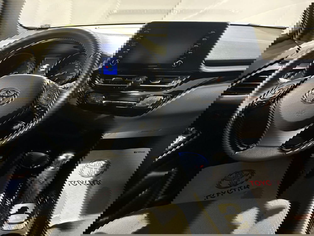 Toyota Toyota C-HR usata a Milano (8)