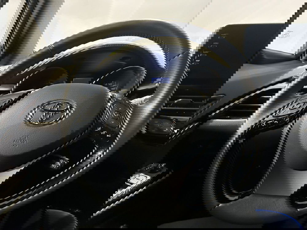 Toyota Toyota C-HR usata a Milano (9)