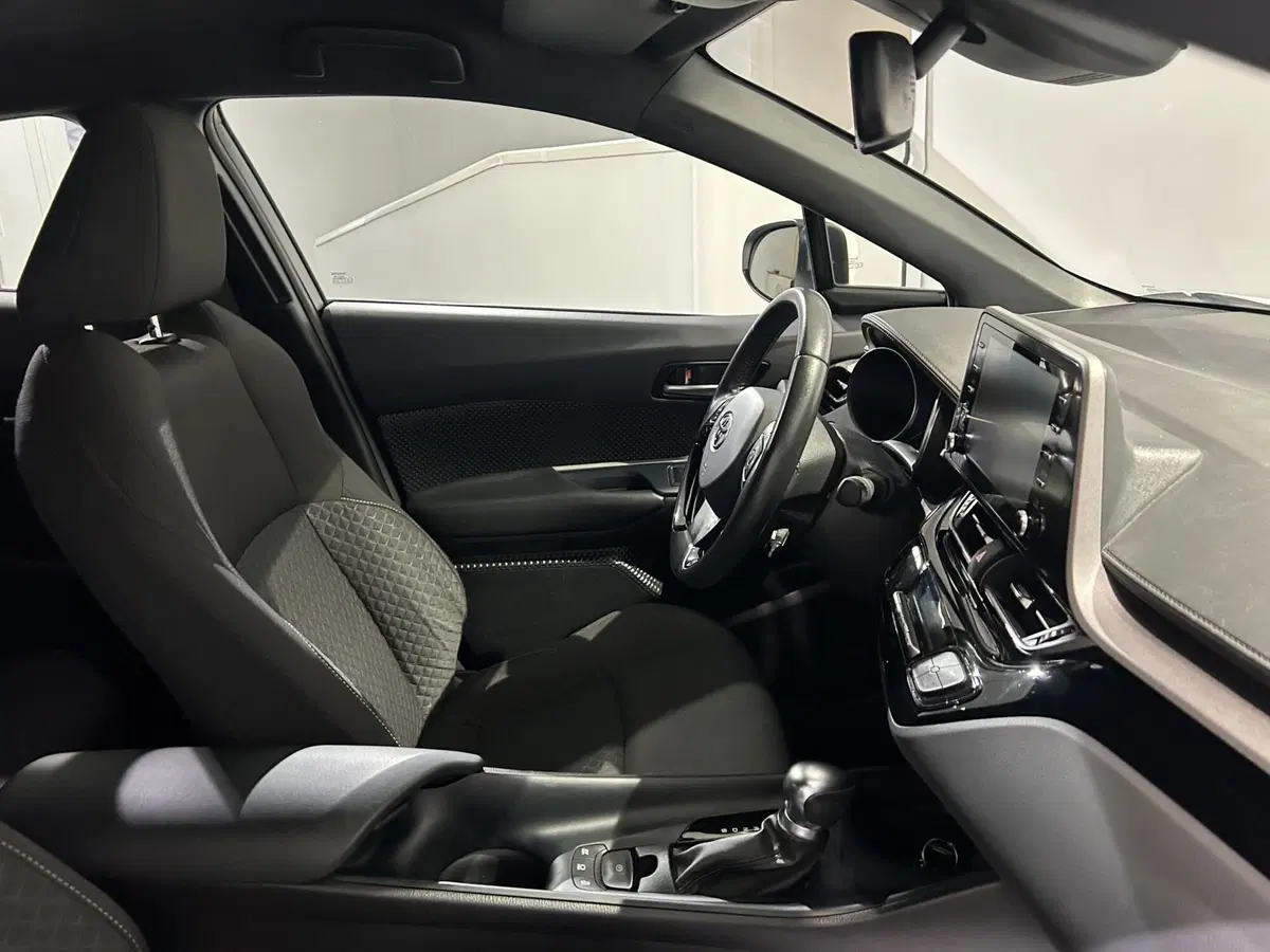 Toyota Toyota C-HR usata a Milano (7)