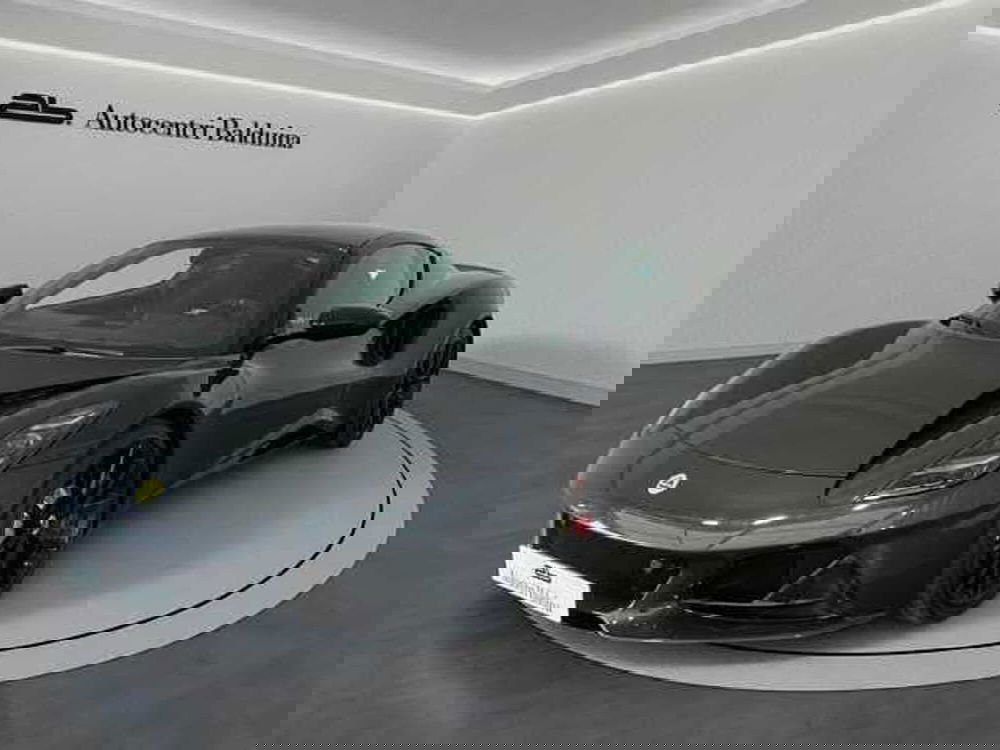 Lotus Emira usata a Roma