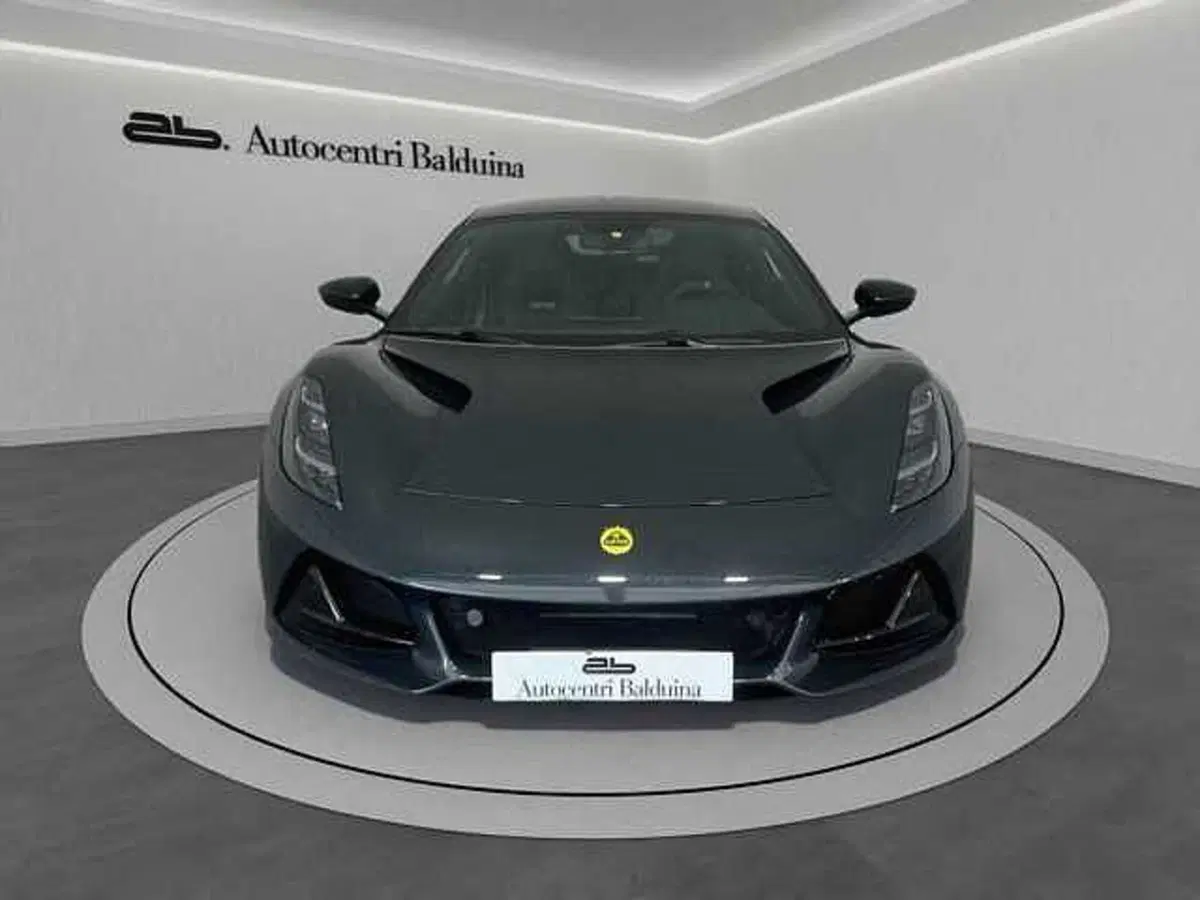 Lotus Emira usata a Roma (2)