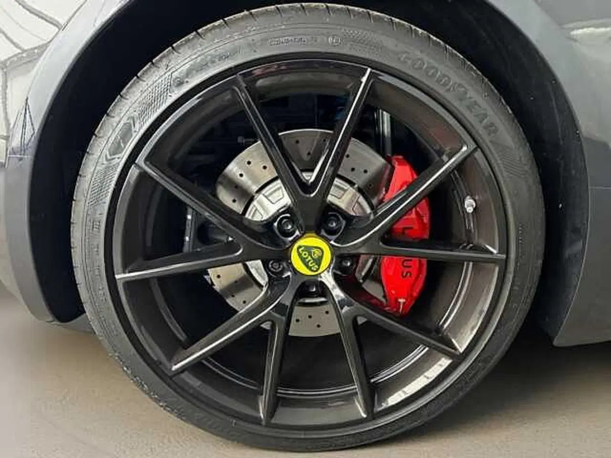 Lotus Emira usata a Roma (7)
