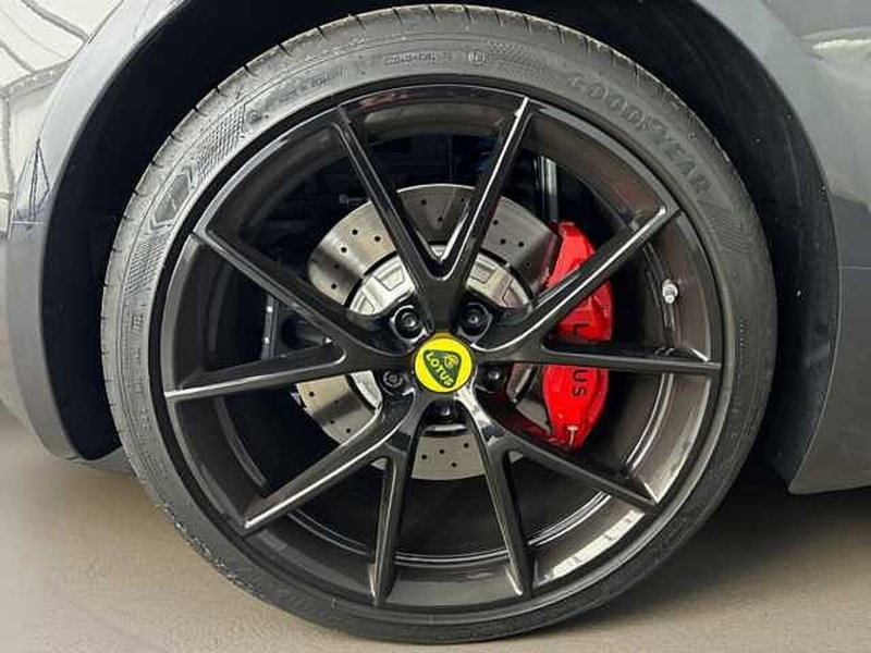 Lotus Emira usata a Roma (7)