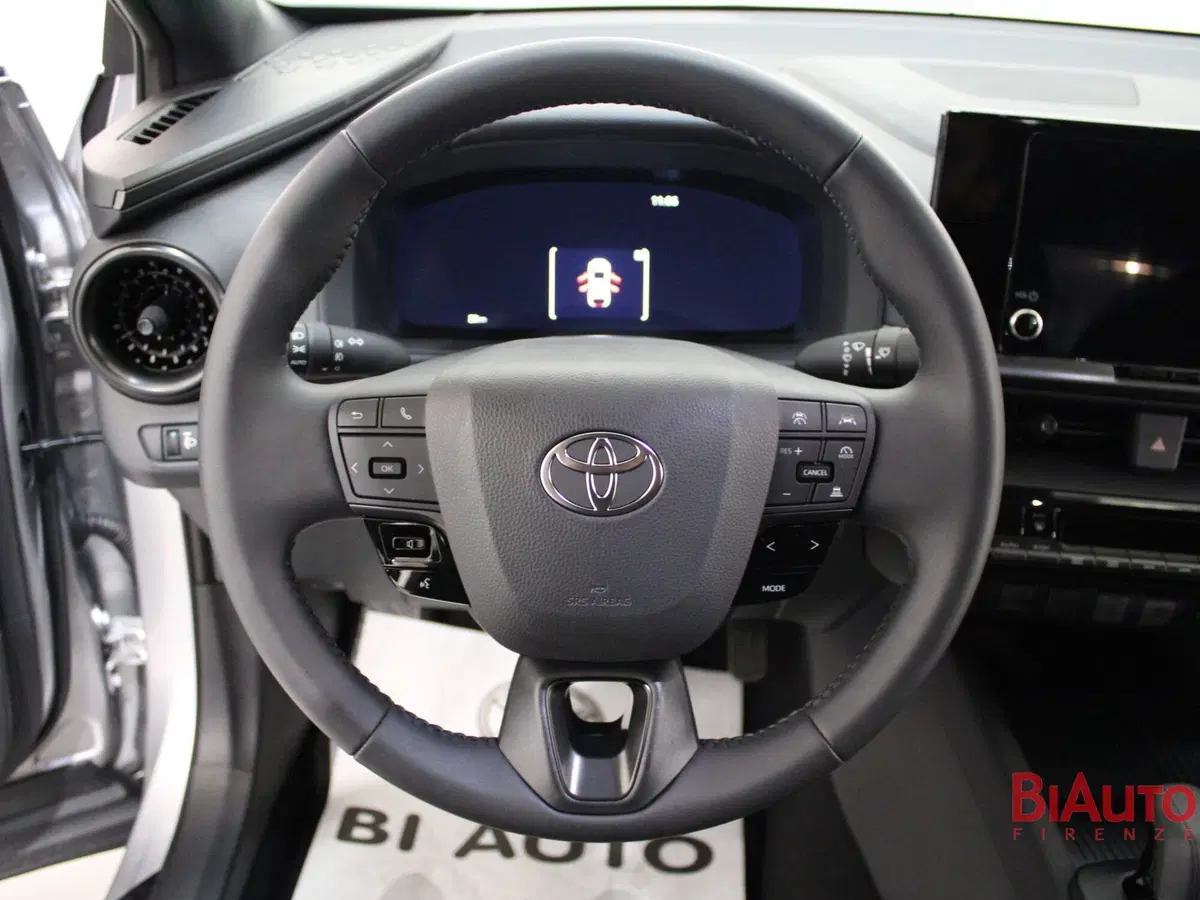 Toyota Toyota C-HR nuova a Firenze (10)