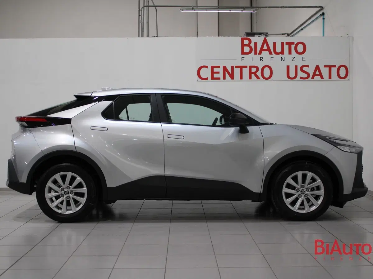 Toyota Toyota C-HR nuova a Firenze (17)