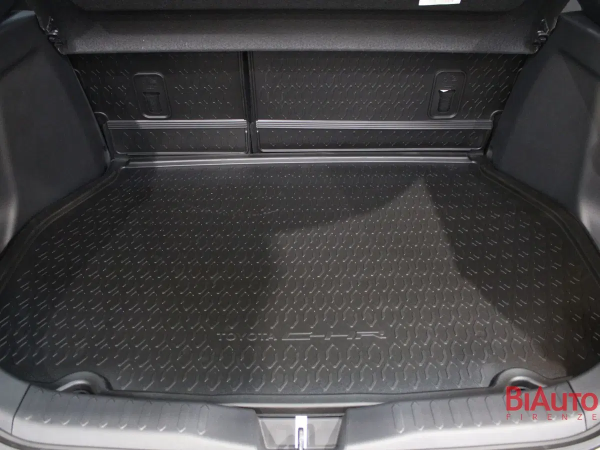 Toyota Toyota C-HR nuova a Firenze (8)