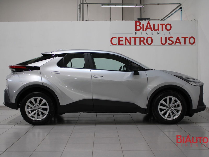 Toyota Toyota C-HR nuova a Firenze (17)