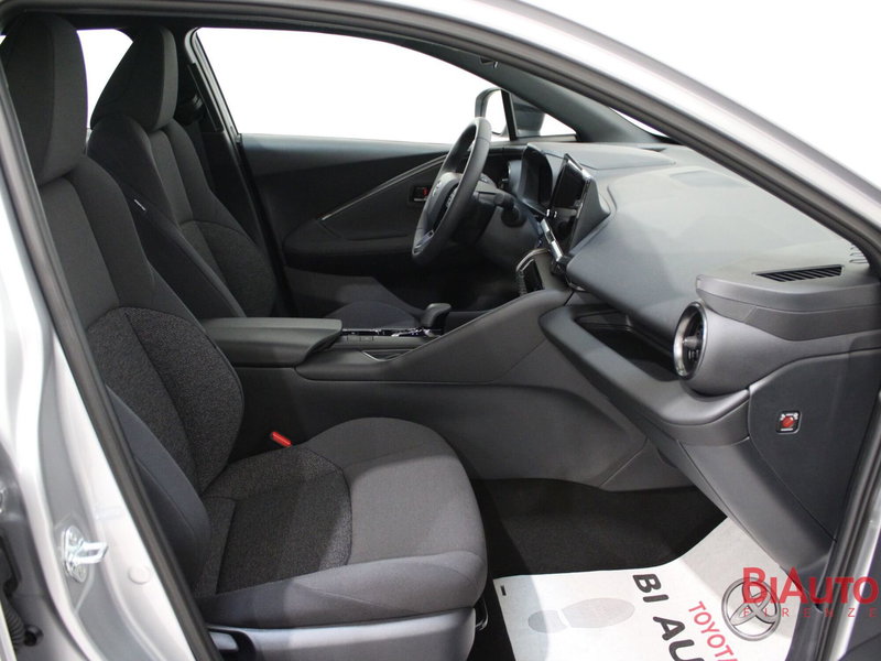 Toyota Toyota C-HR nuova a Firenze (6)