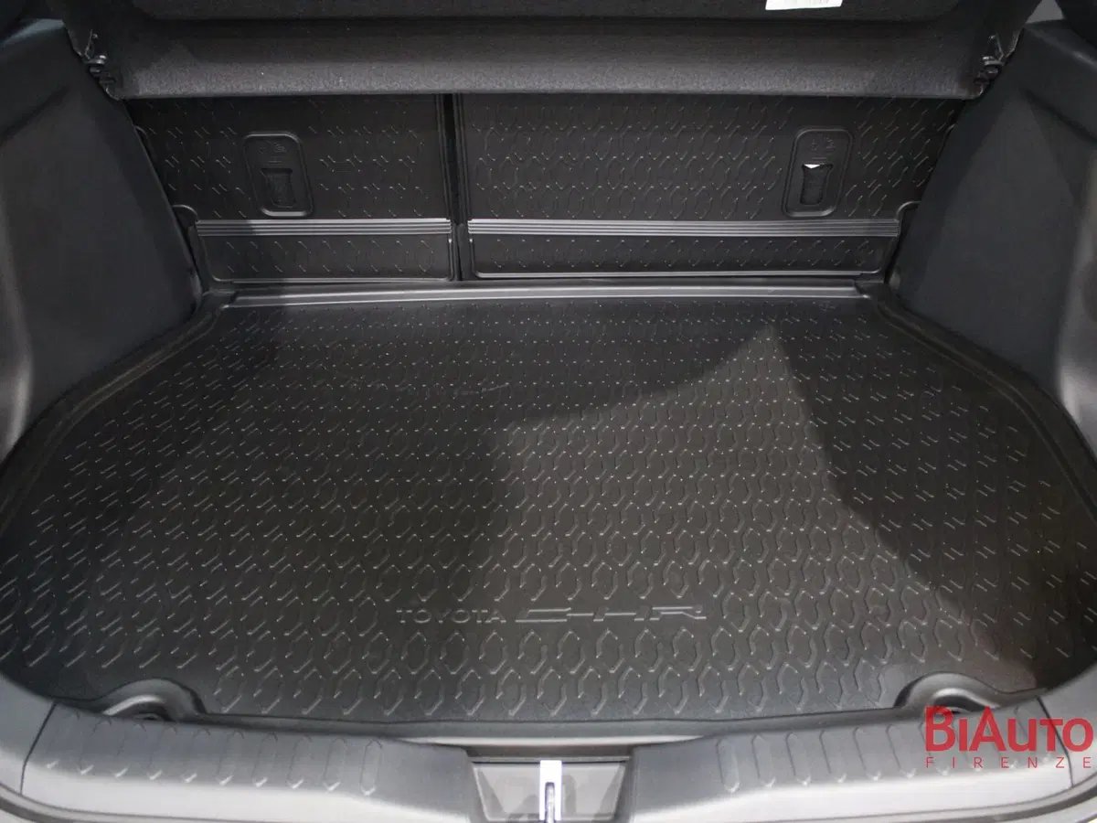 Toyota Toyota C-HR nuova a Firenze (8)