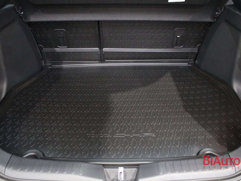 Toyota Toyota C-HR nuova a Firenze (8)