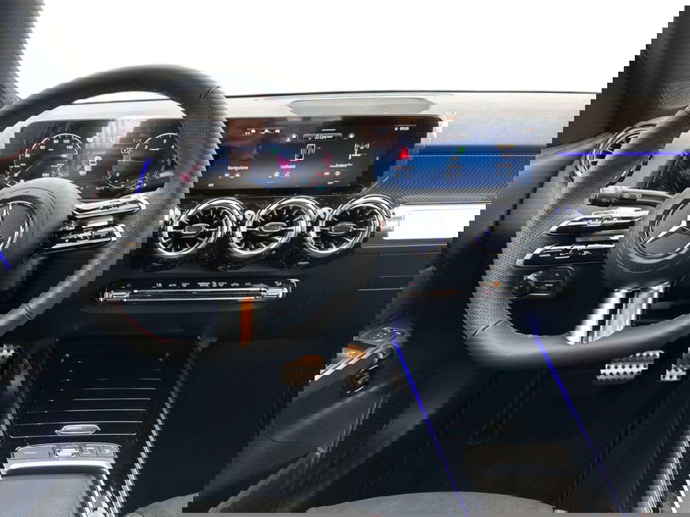 Mercedes-Benz GLB nuova a Pescara (8)