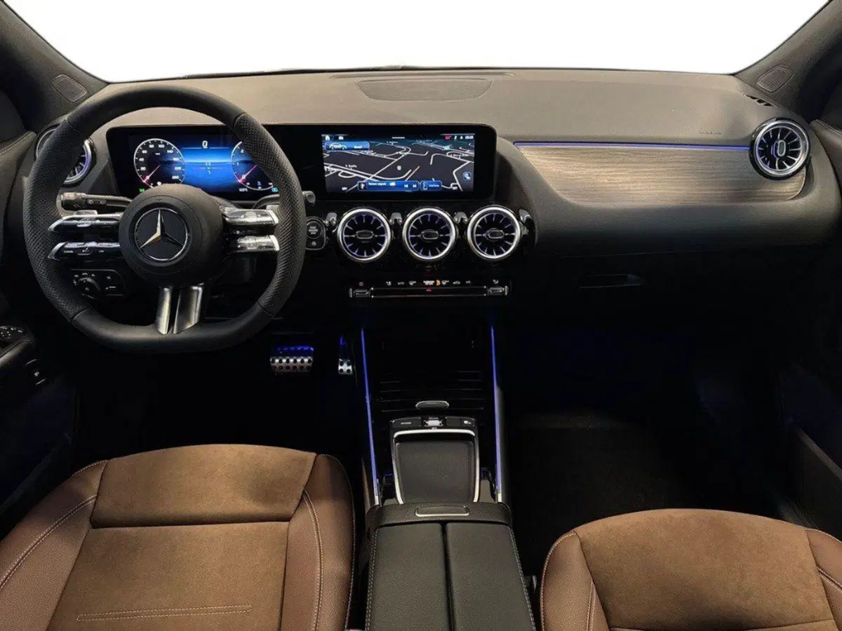 Mercedes-Benz GLA SUV nuova a Macerata (10)