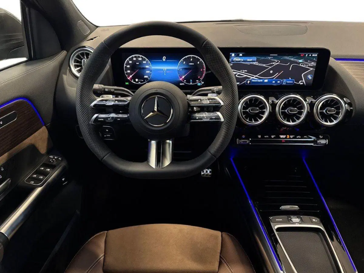 Mercedes-Benz GLA SUV nuova a Macerata (11)