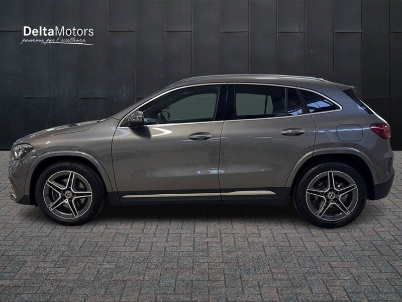 Mercedes-Benz GLA SUV nuova a Macerata (2)