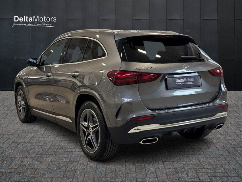 Mercedes-Benz GLA SUV nuova a Macerata (3)