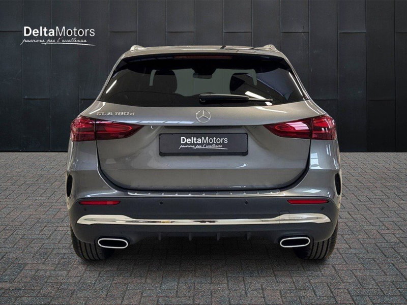 Mercedes-Benz GLA SUV nuova a Macerata (4)