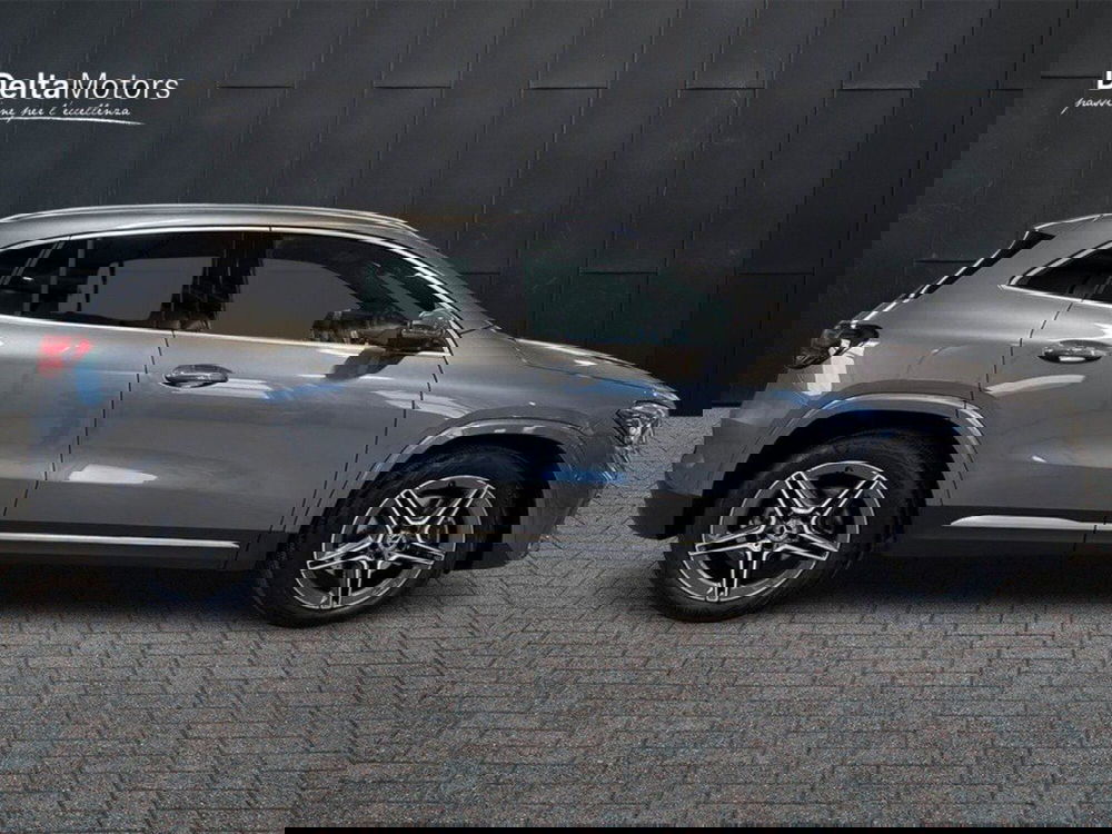 Mercedes-Benz GLA SUV nuova a Macerata (5)