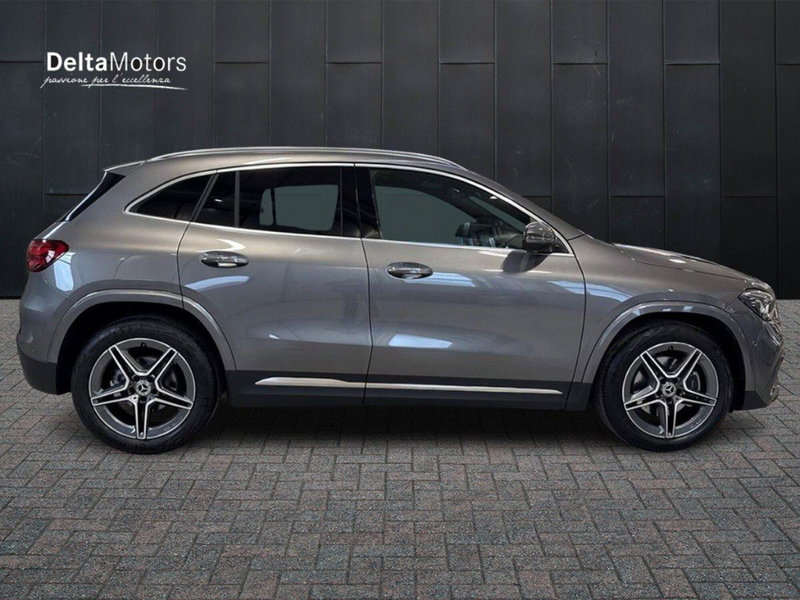 Mercedes-Benz GLA SUV nuova a Macerata (5)