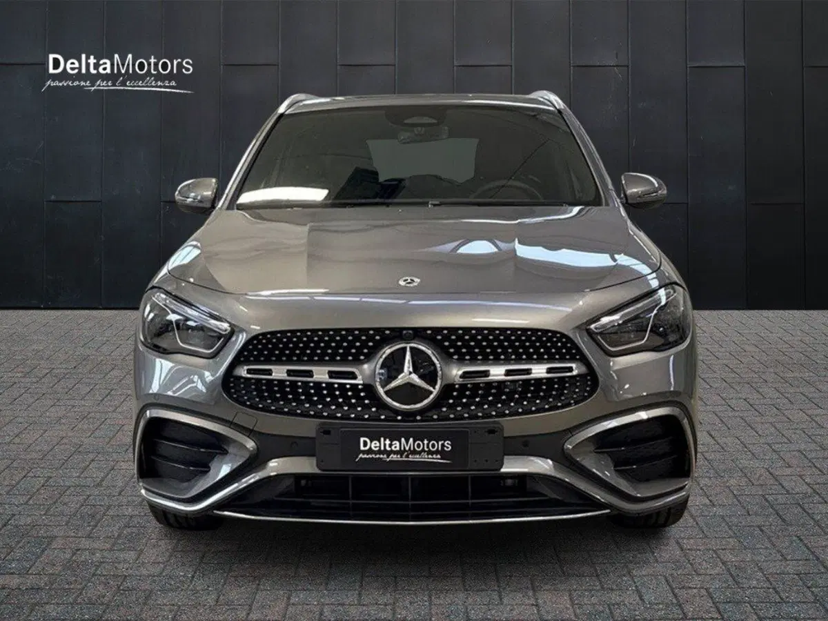 Mercedes-Benz GLA SUV nuova a Macerata (6)