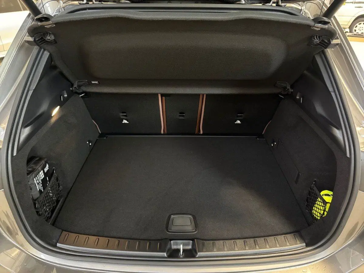 Mercedes-Benz GLA SUV nuova a Macerata (7)