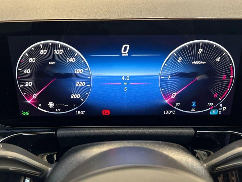 Mercedes-Benz GLA SUV nuova a Macerata (9)