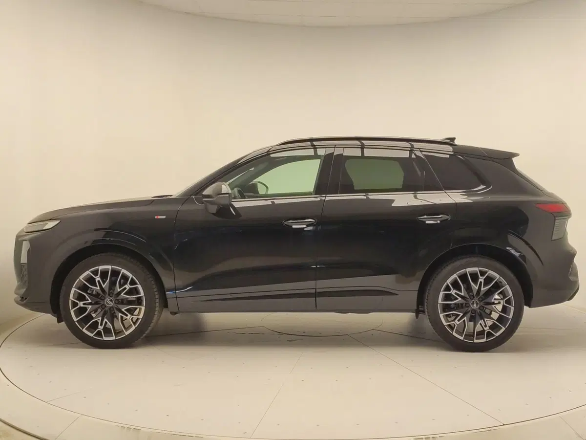 Audi Q3 Sportback nuova a Avellino (4)