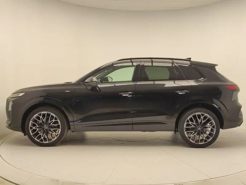 Audi Q3 Sportback nuova a Avellino (4)