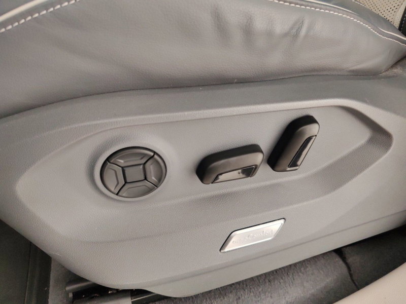 Volkswagen Touareg usata a Massa-Carrara (11)