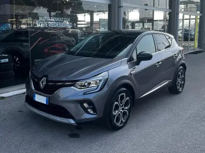 Renault Captur Full Hybrid E-Tech 145 CV Evolution del 2023 usata a Rimini