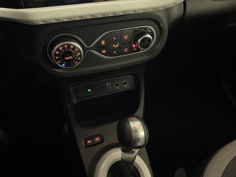 Renault Twingo usata a Milano (12)