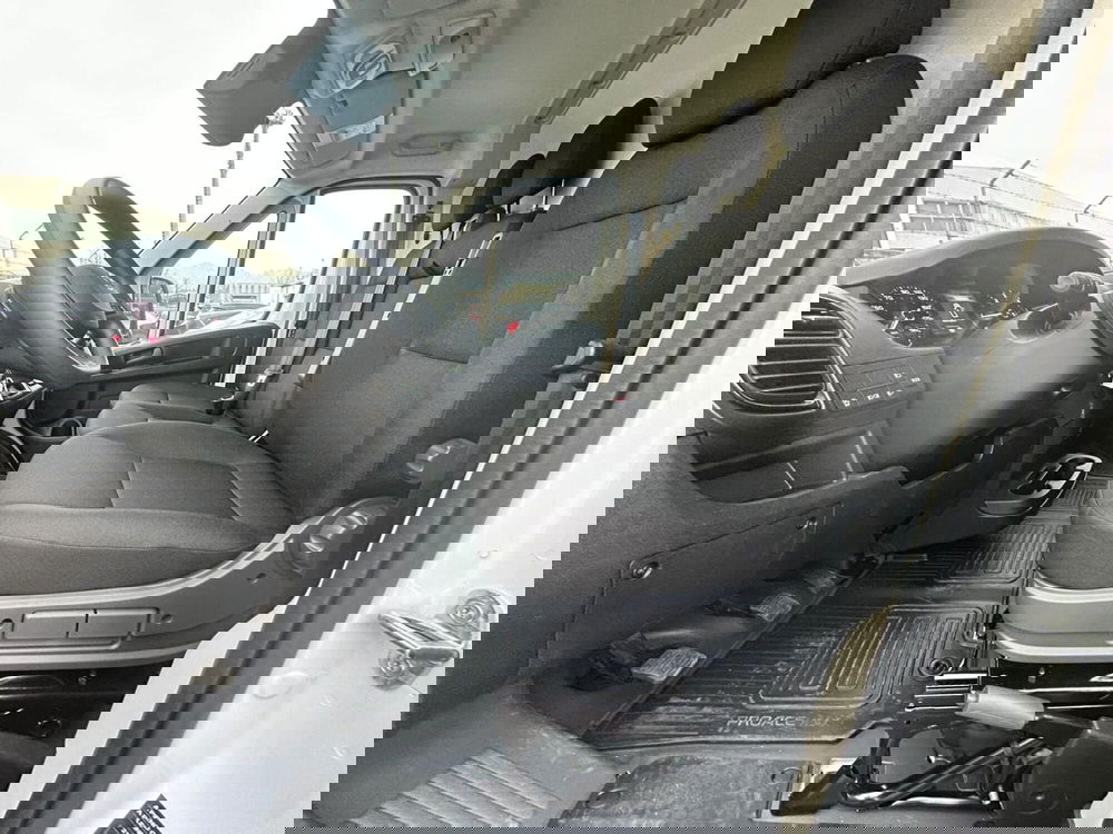 Toyota Proace Max Furgone nuova a Bergamo (11)