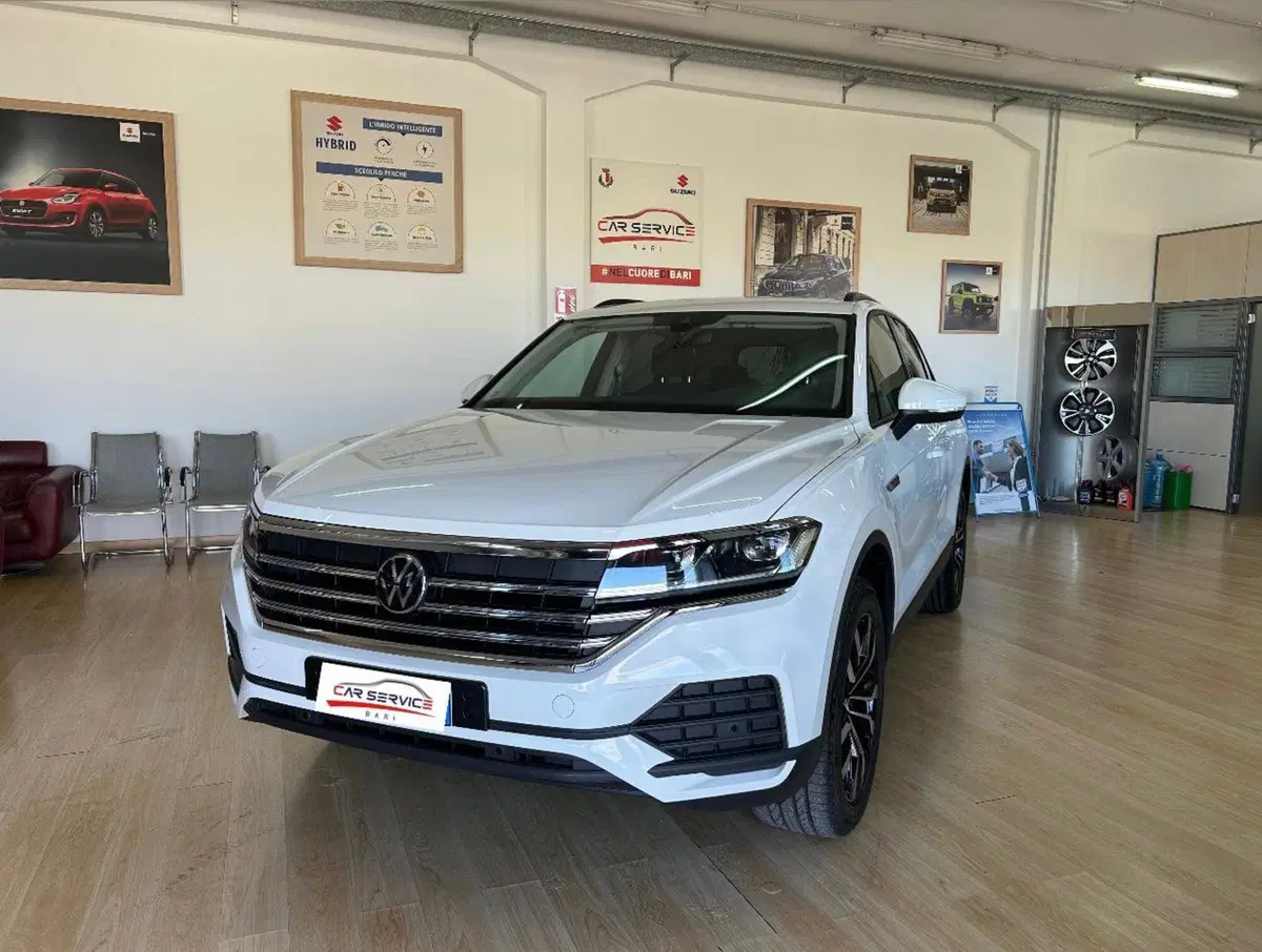 Volkswagen Touareg usata a Bari