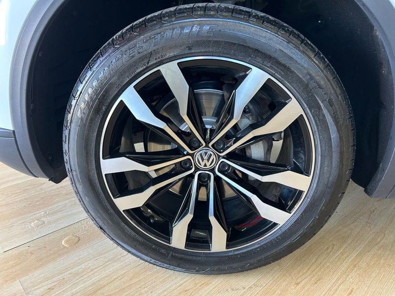 Volkswagen Touareg usata a Bari (10)