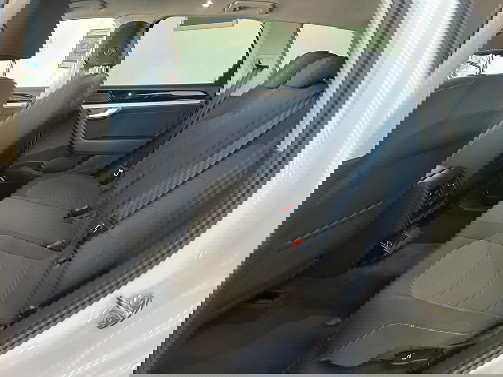 Volkswagen Touareg usata a Bari (12)