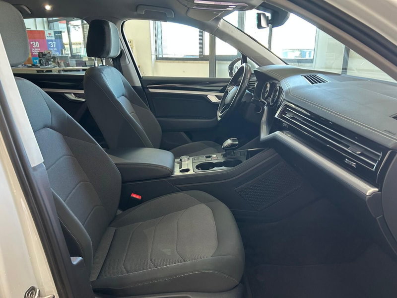 Volkswagen Touareg usata a Bari (14)