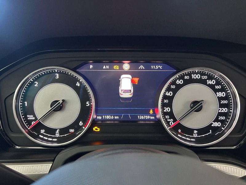 Volkswagen Touareg usata a Bari (15)