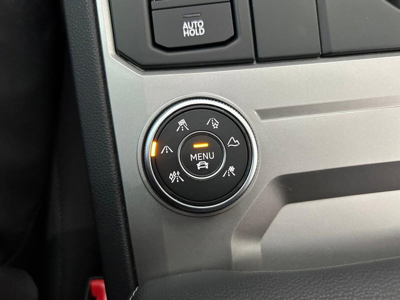 Volkswagen Touareg usata a Bari (17)