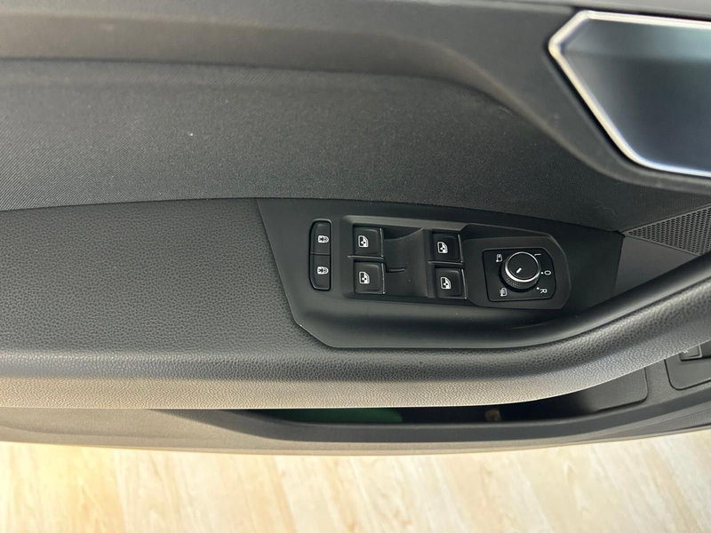 Volkswagen Touareg usata a Bari (18)