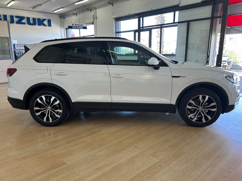 Volkswagen Touareg usata a Bari (4)