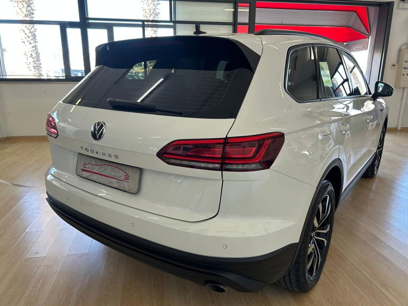 Volkswagen Touareg usata a Bari (5)