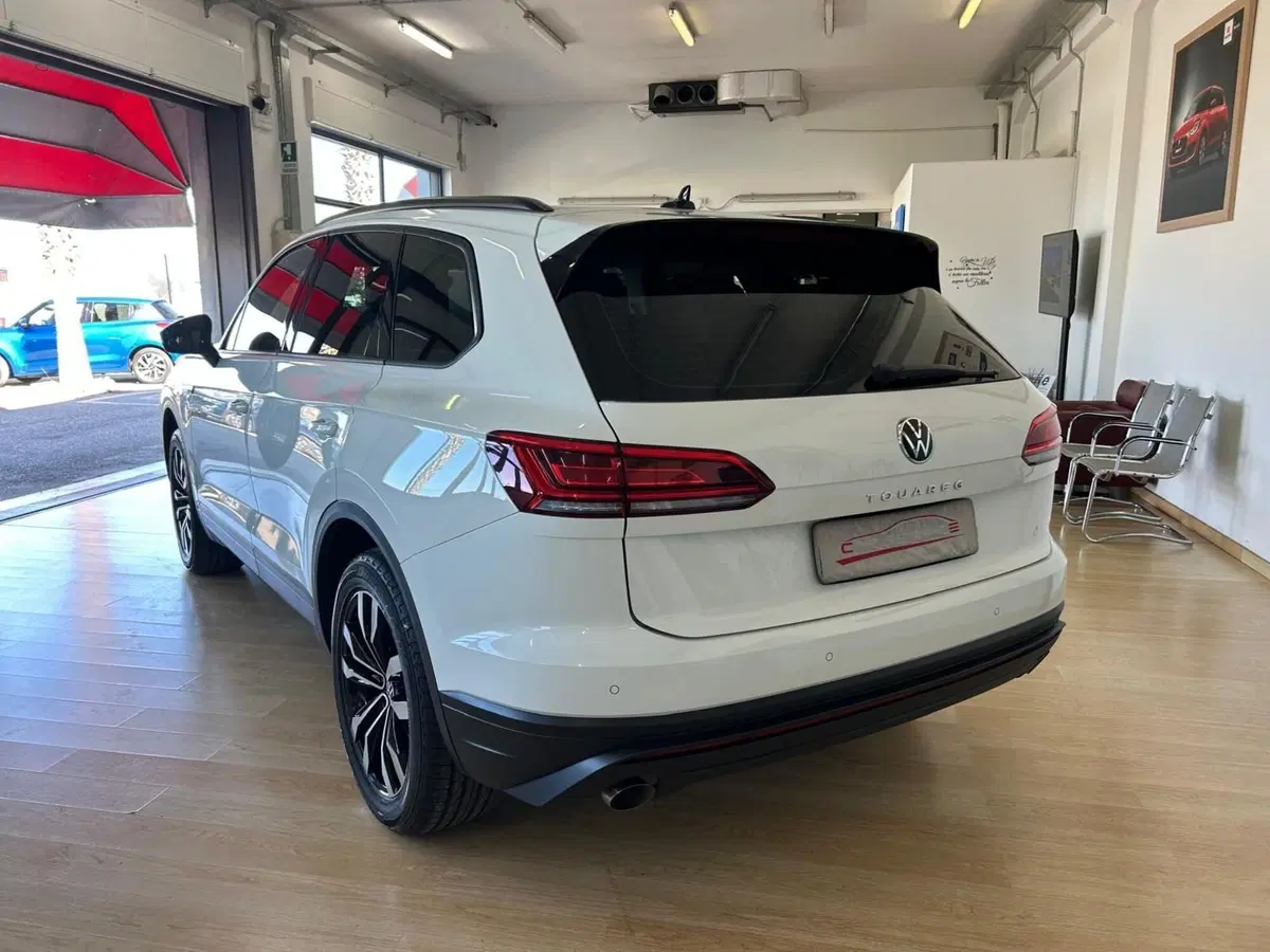 Volkswagen Touareg usata a Bari (7)