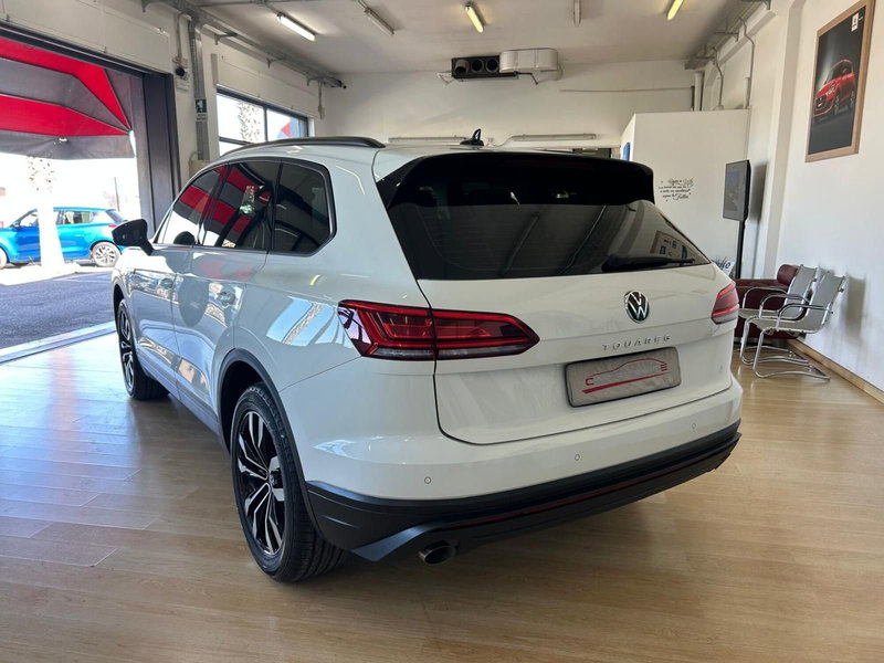 Volkswagen Touareg usata a Bari (7)