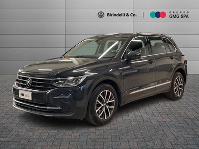 Volkswagen Tiguan 2.0 TDI SCR Life del 2023 usata a Prato