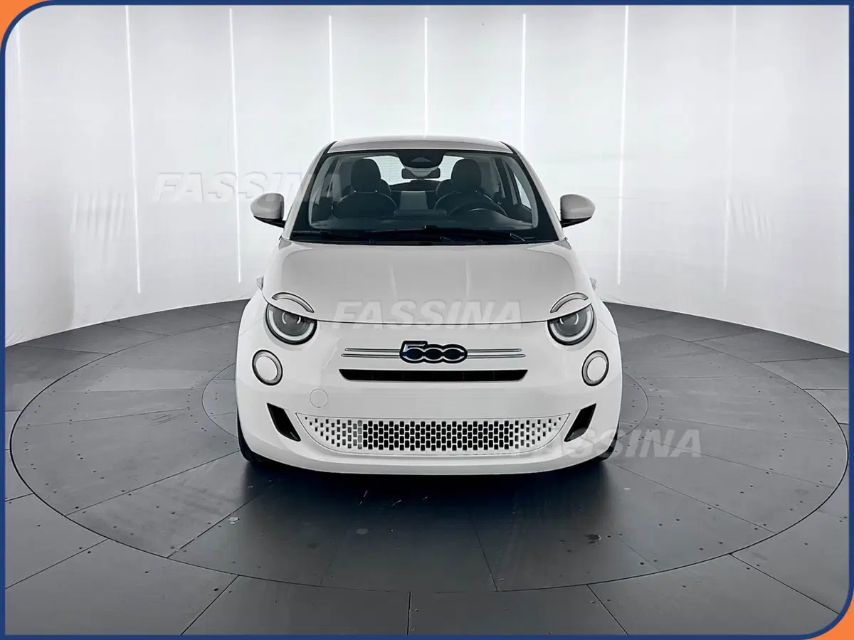 Fiat 500 nuova a Milano (2)