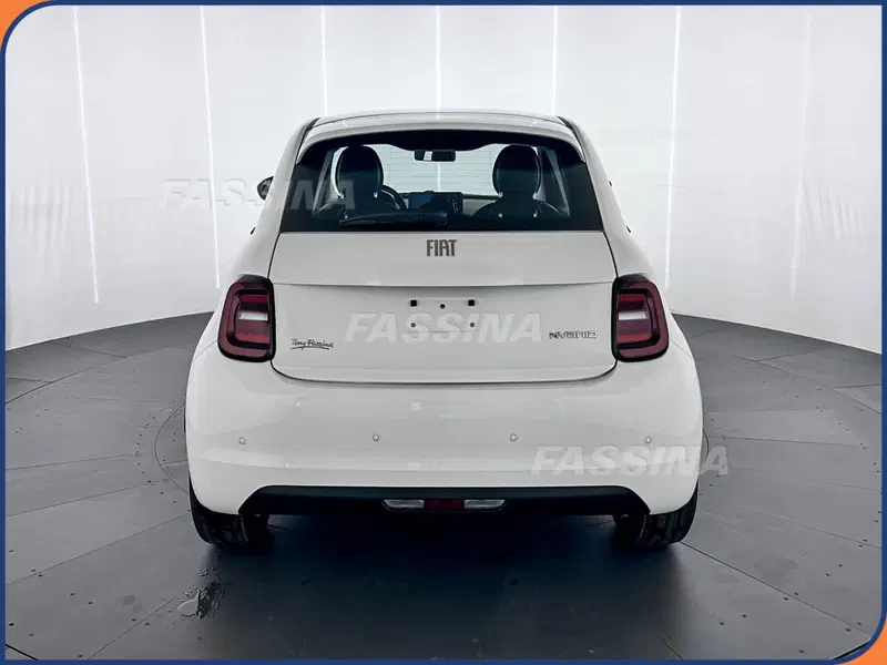 Fiat 500 nuova a Milano (5)