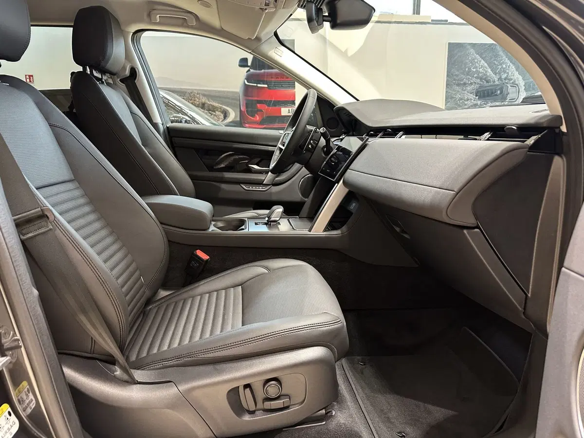 Land Rover Discovery Sport nuova a Forlì-Cesena (3)