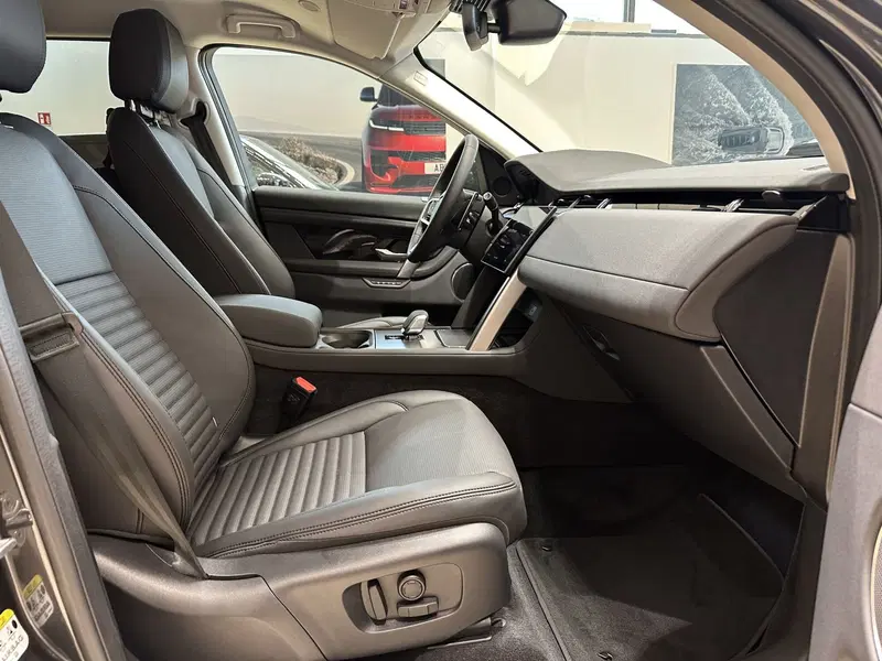 Land Rover Discovery Sport nuova a Forlì-Cesena (3)